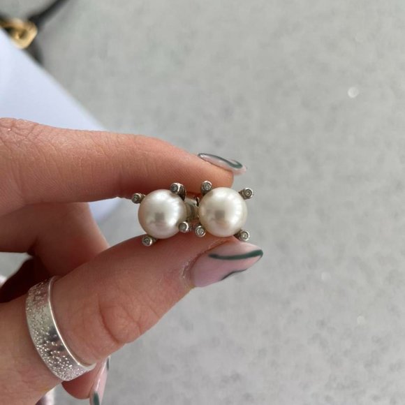 Authentic David Yurman pearl earrings with real diamond accents - Picture 3 of 4